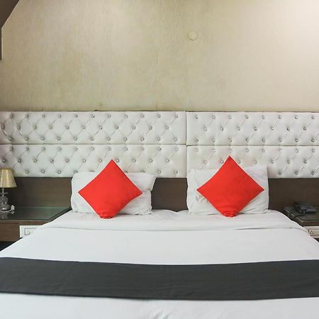 Hotel O Parktel Indirapuram ภายนอก รูปภาพ