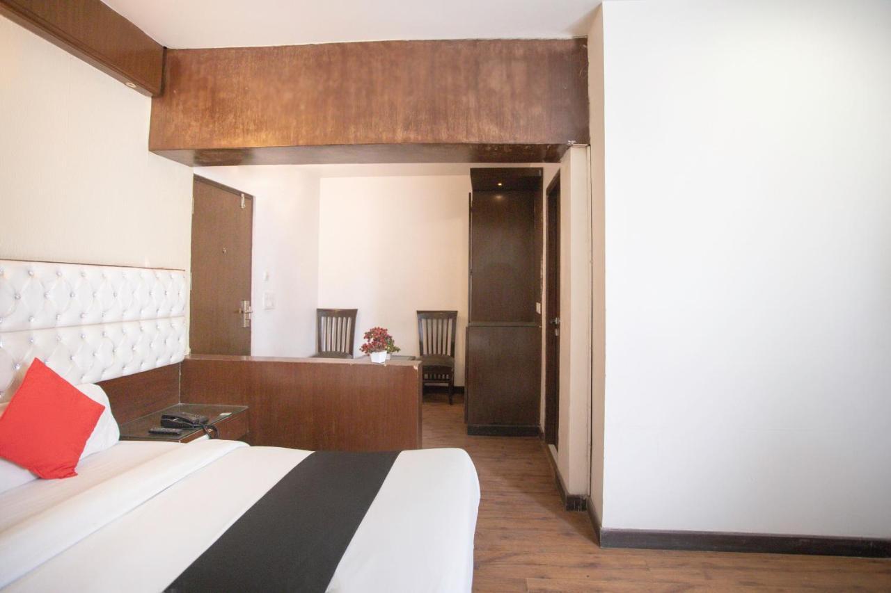 Hotel O Parktel Indirapuram ภายนอก รูปภาพ