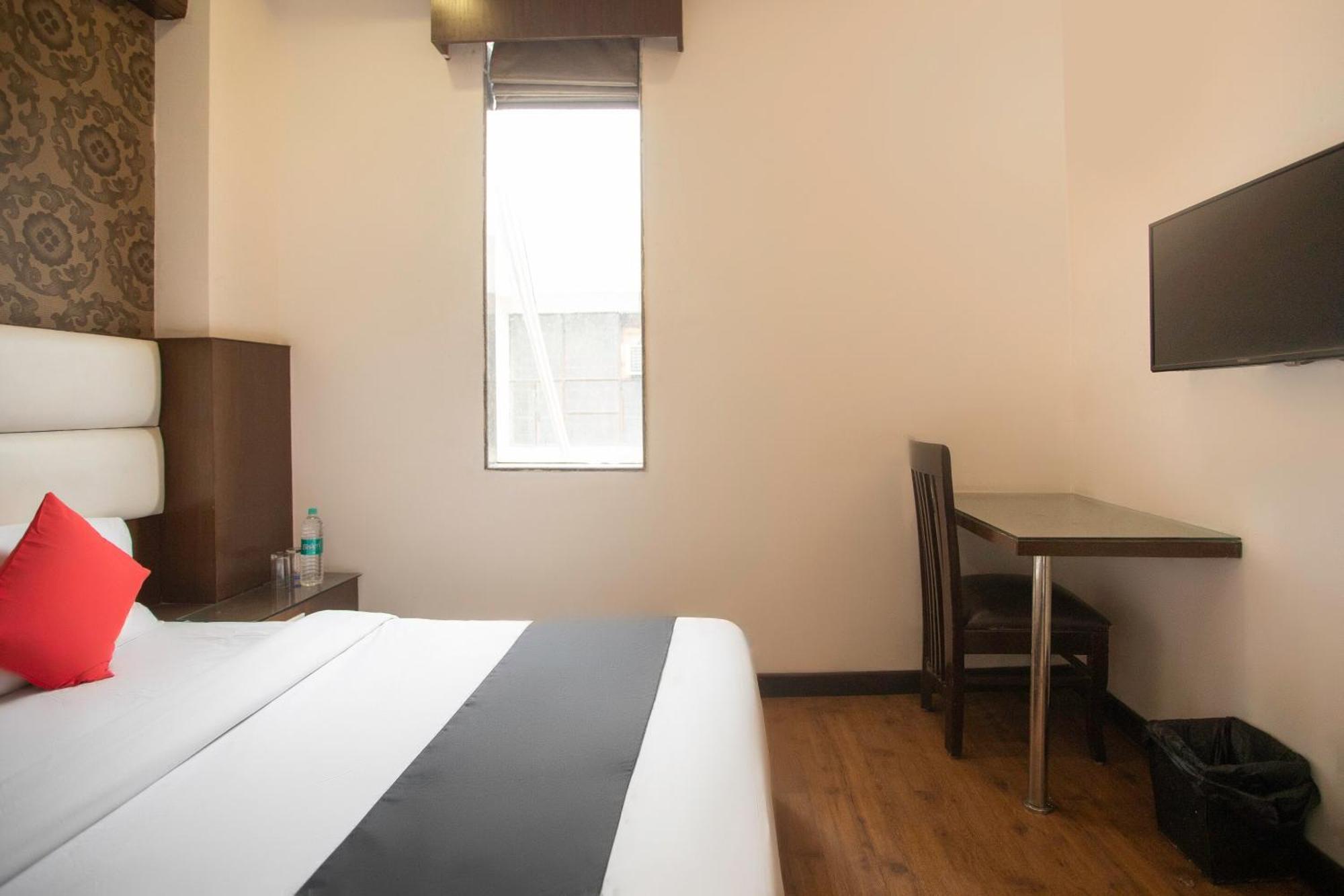 Hotel O Parktel Indirapuram ภายนอก รูปภาพ