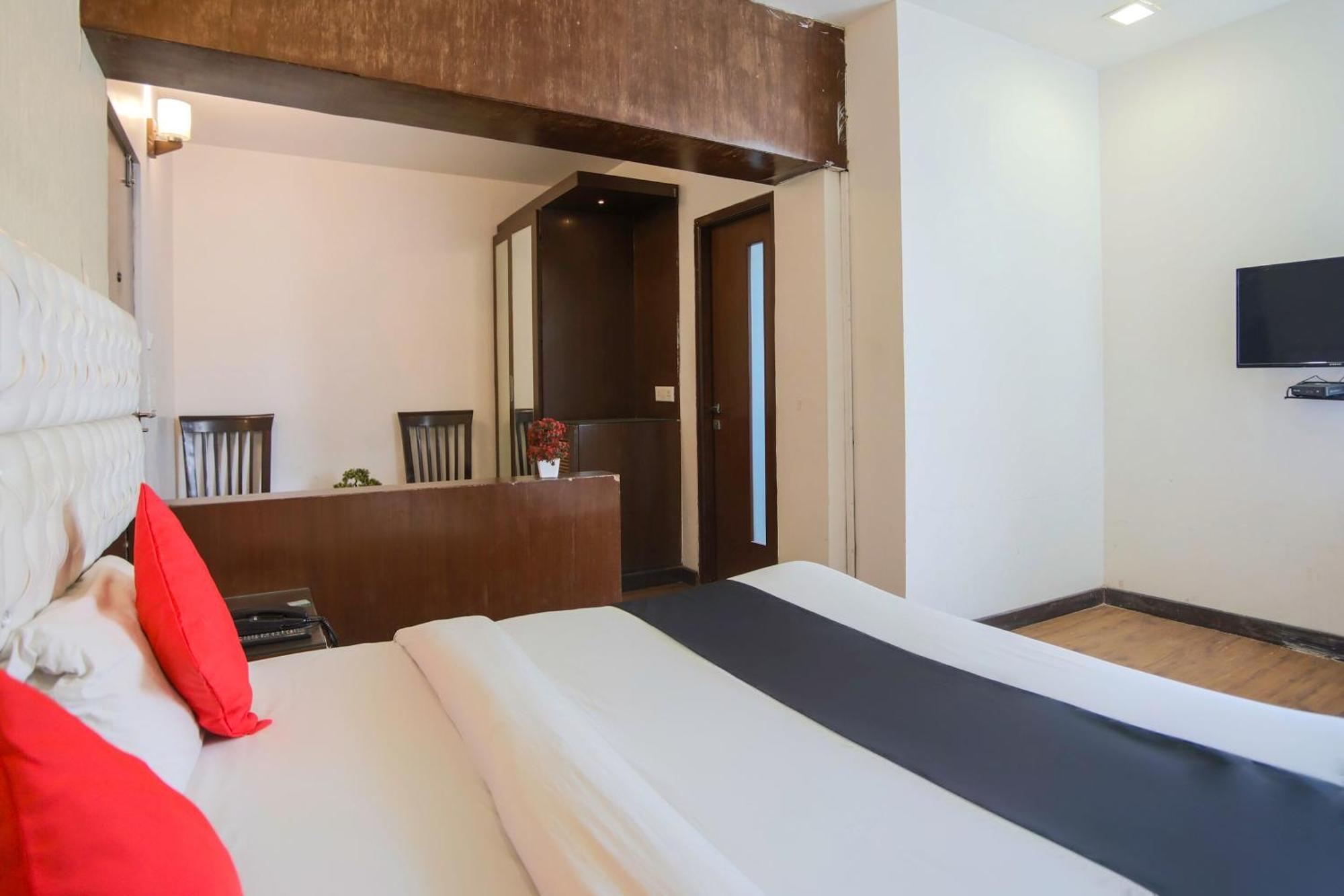 Hotel O Parktel Indirapuram ภายนอก รูปภาพ