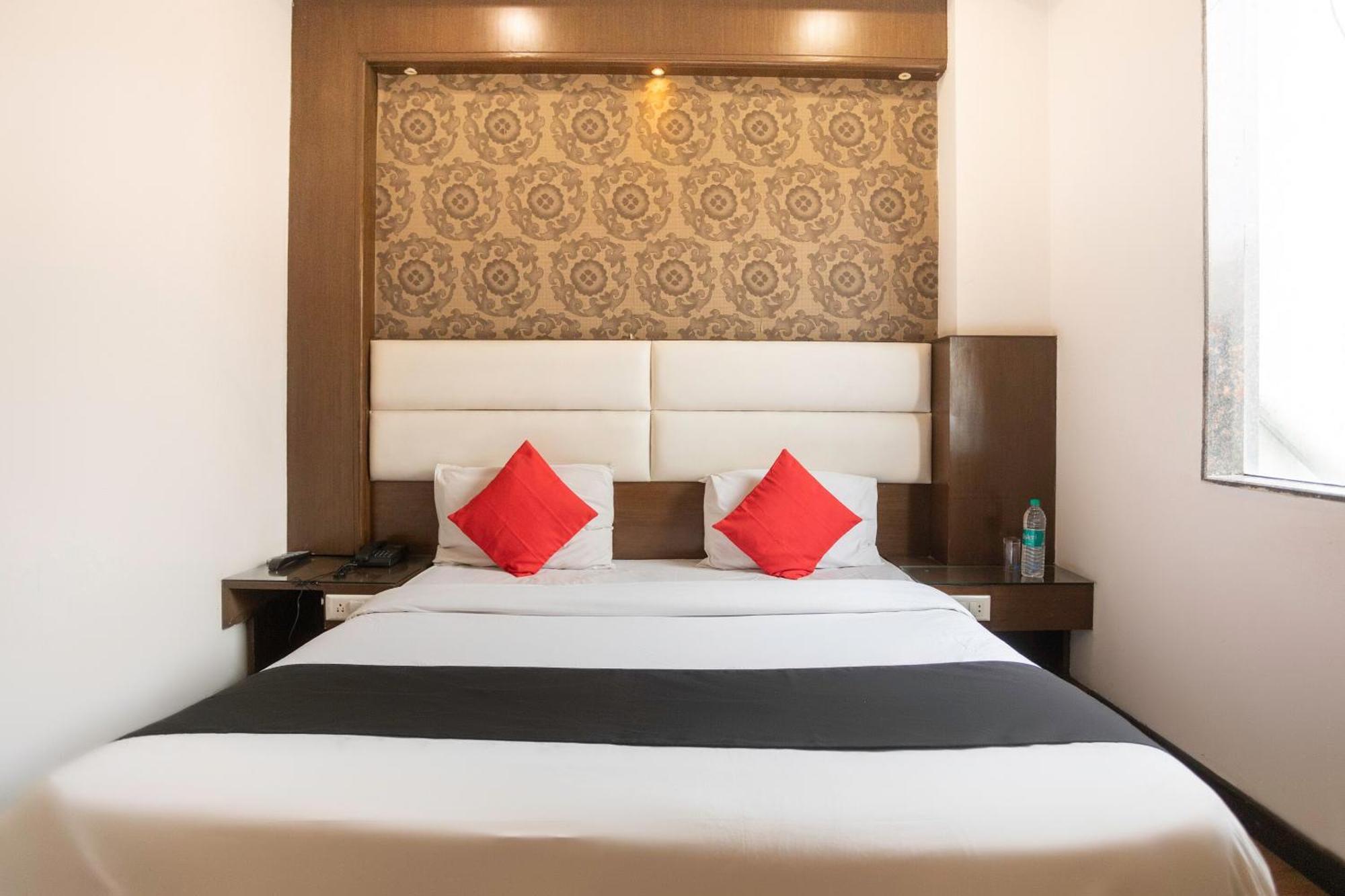 Hotel O Parktel Indirapuram ภายนอก รูปภาพ