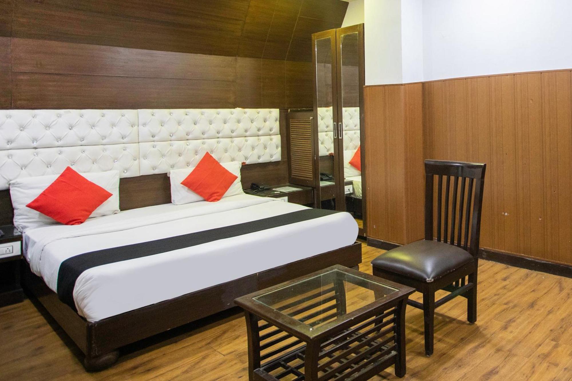 Hotel O Parktel Indirapuram ภายนอก รูปภาพ
