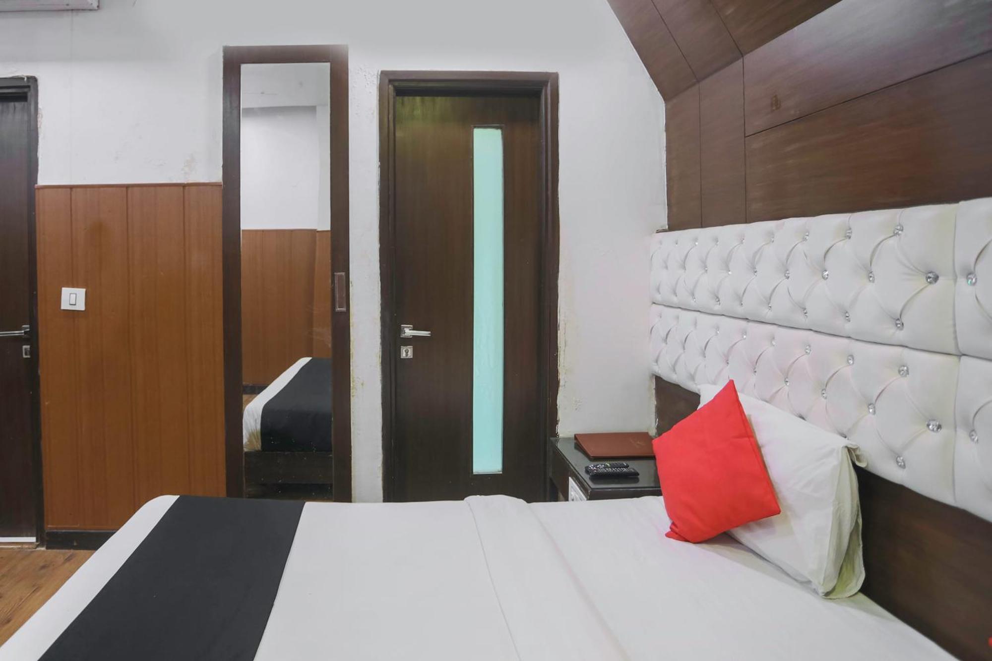 Hotel O Parktel Indirapuram ภายนอก รูปภาพ