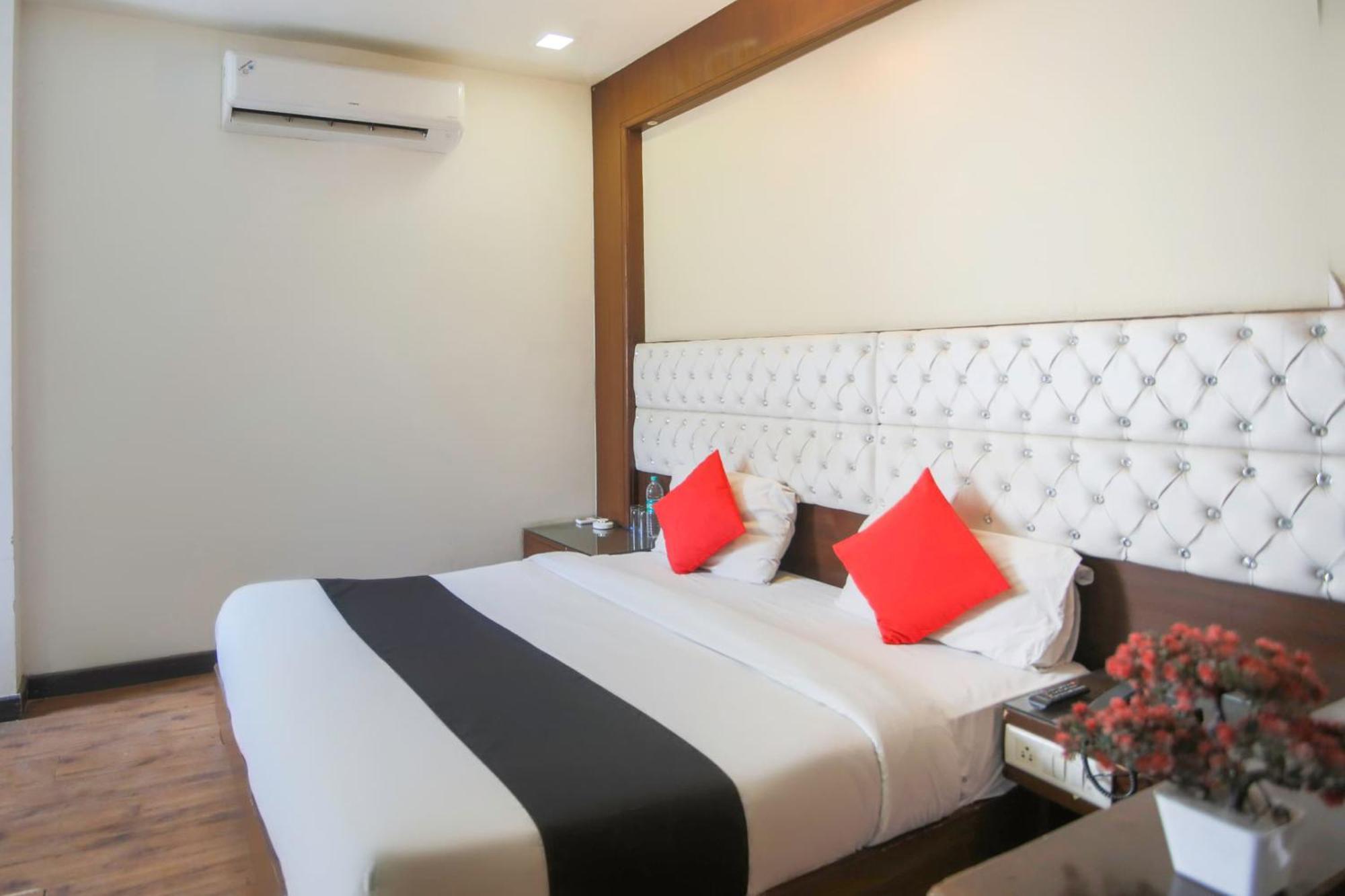 Hotel O Parktel Indirapuram ภายนอก รูปภาพ