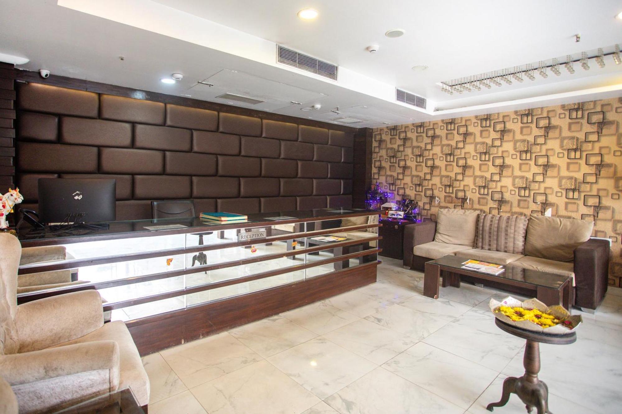 Hotel O Parktel Indirapuram ภายนอก รูปภาพ