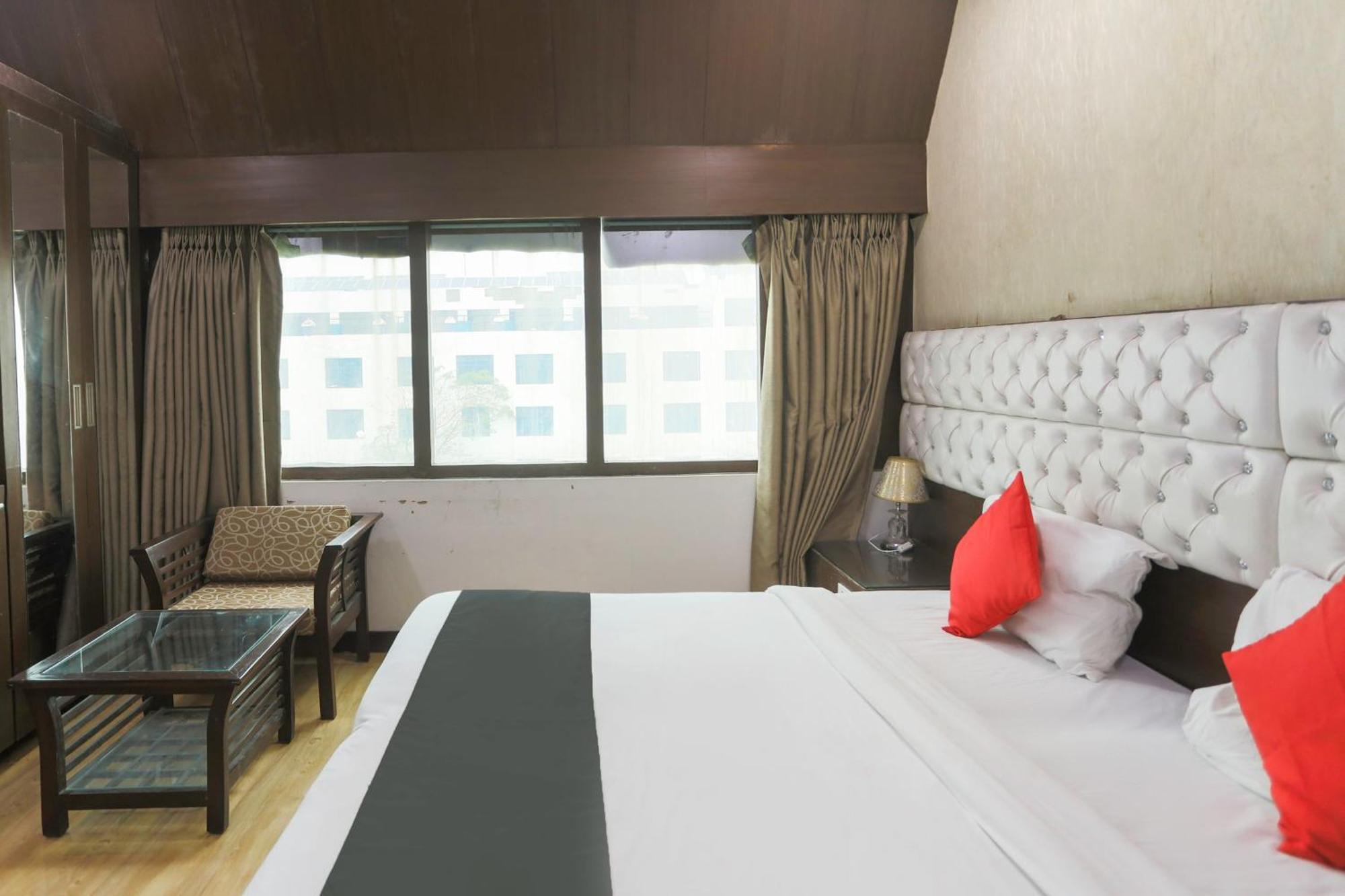 Hotel O Parktel Indirapuram ภายนอก รูปภาพ