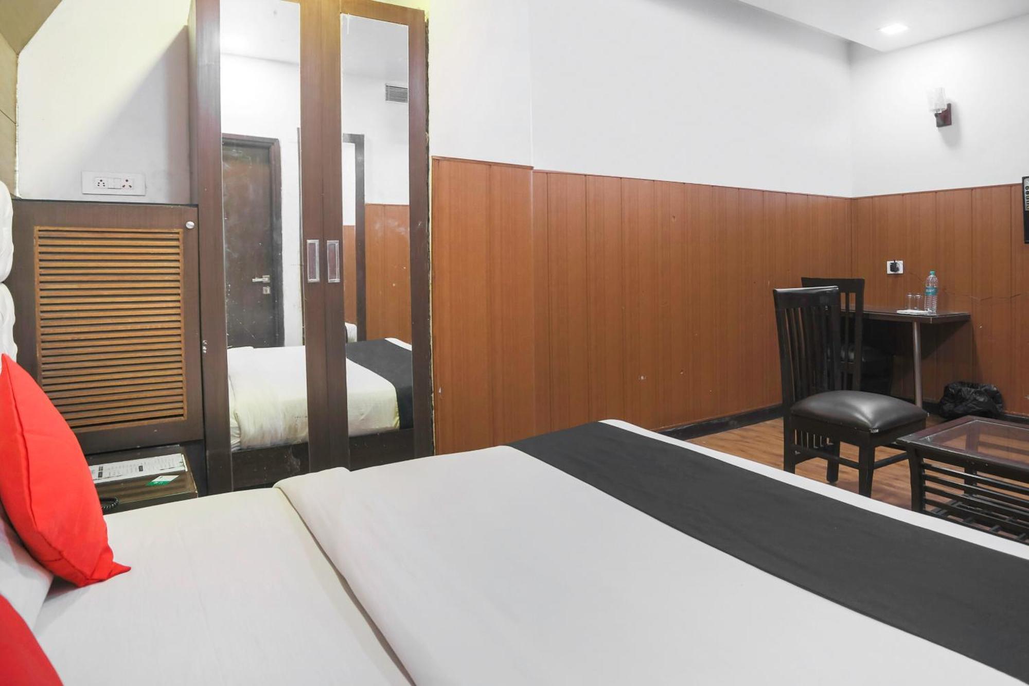 Hotel O Parktel Indirapuram ภายนอก รูปภาพ