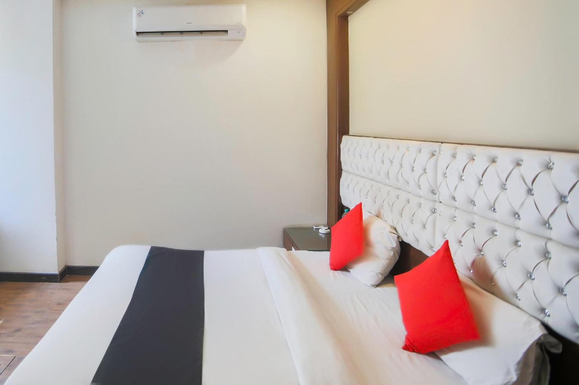 Hotel O Parktel Indirapuram ภายนอก รูปภาพ