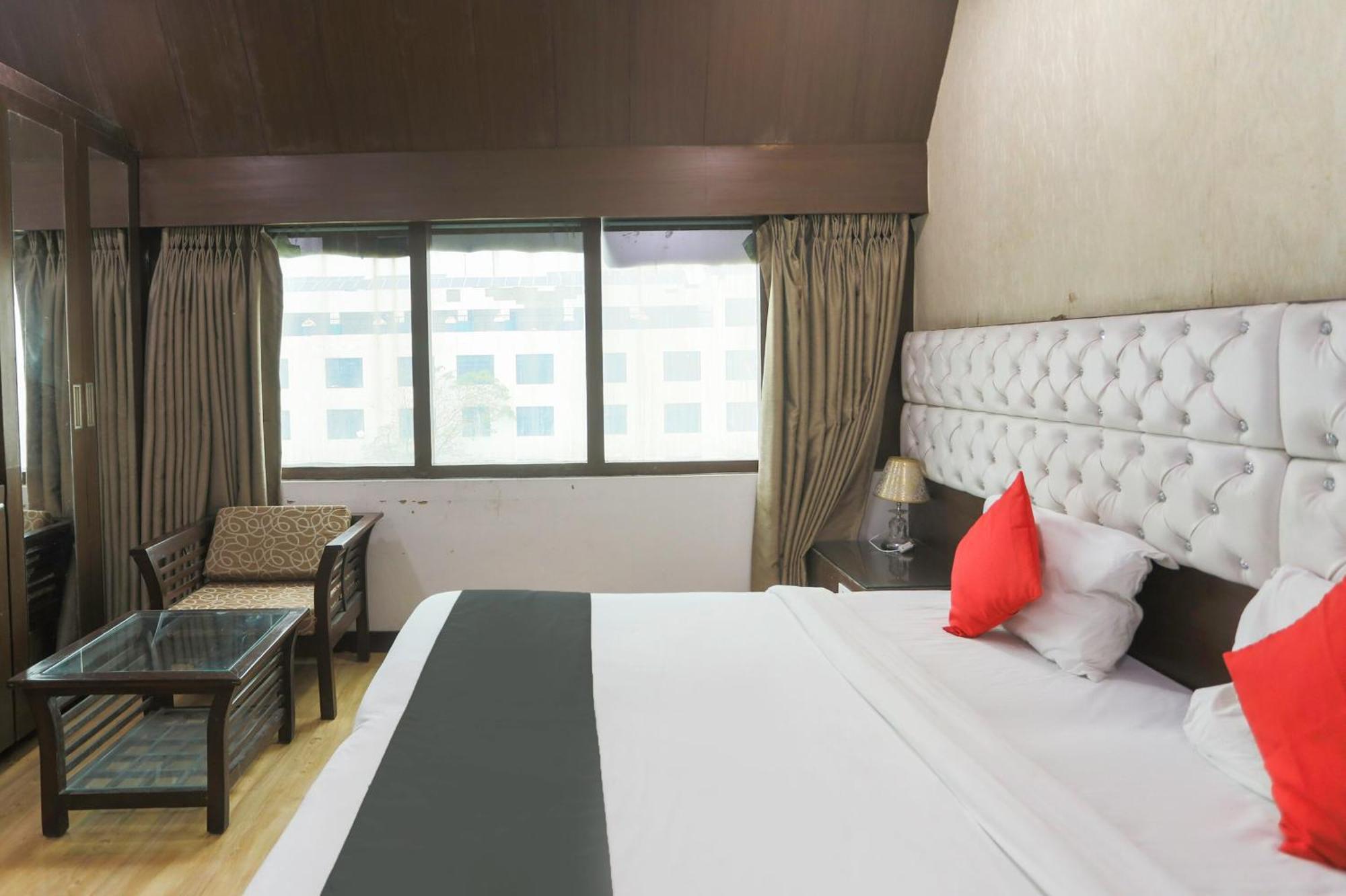 Hotel O Parktel Indirapuram ภายนอก รูปภาพ